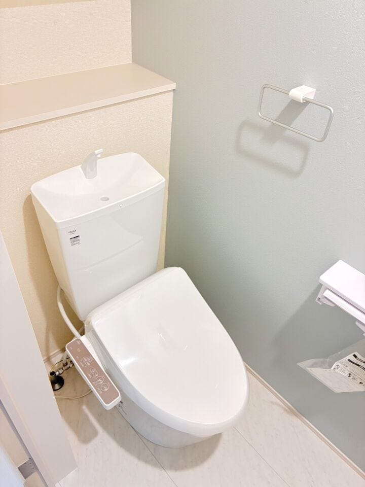 1・2階にトイレがございます♪朝の忙しい時間帯も待たずにすみそうですね♪
