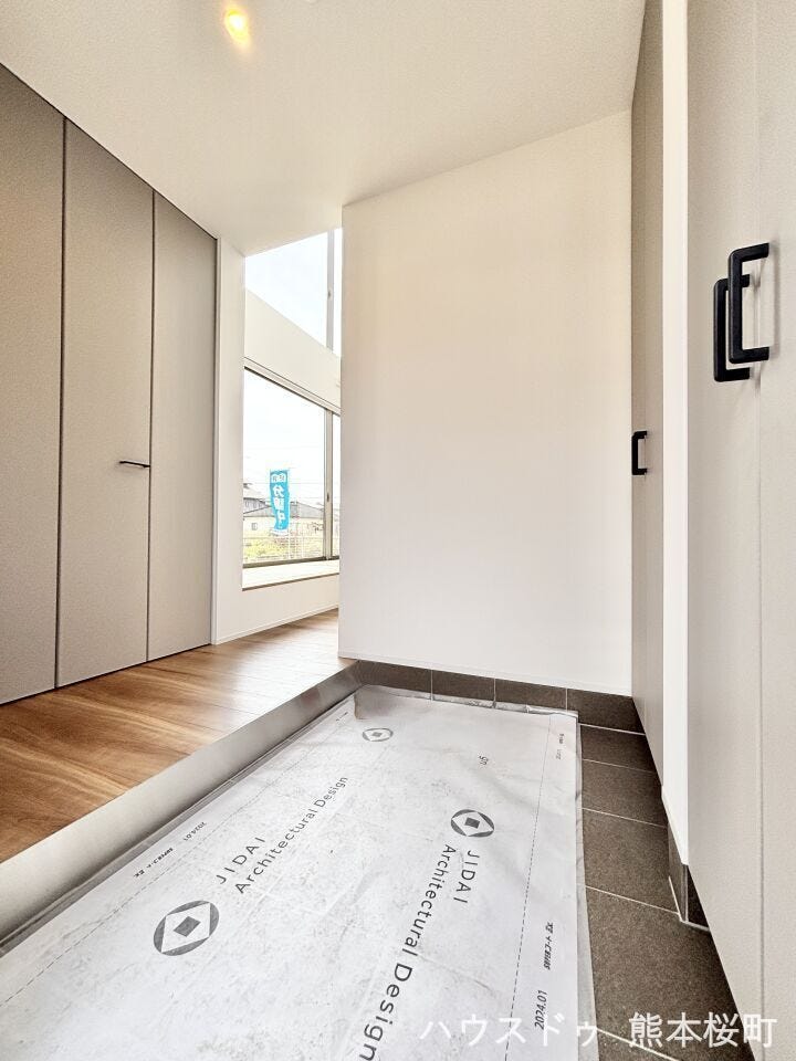 ■「しまう」が叶える美しい玄関■大容量のシューズボックスがあることでいつも整理された、気持ちの良い「家の顔」を保てます。