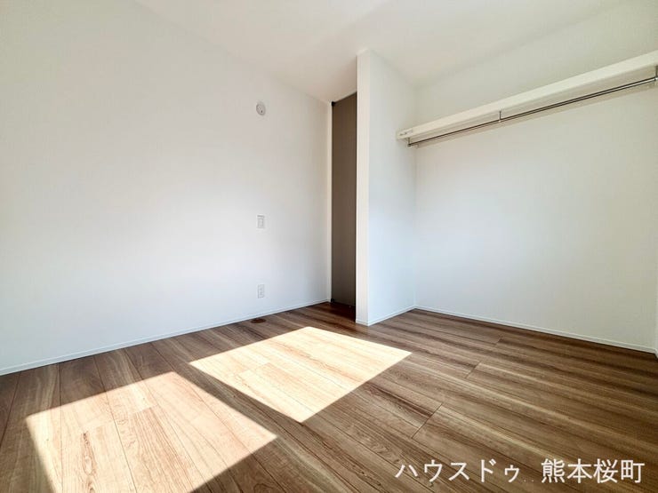 ■2階洋室②■寝室、書斎、趣味の部屋。家族の成長やライフスタイルに合わせ、様々な使い方ができる快適な空間です。