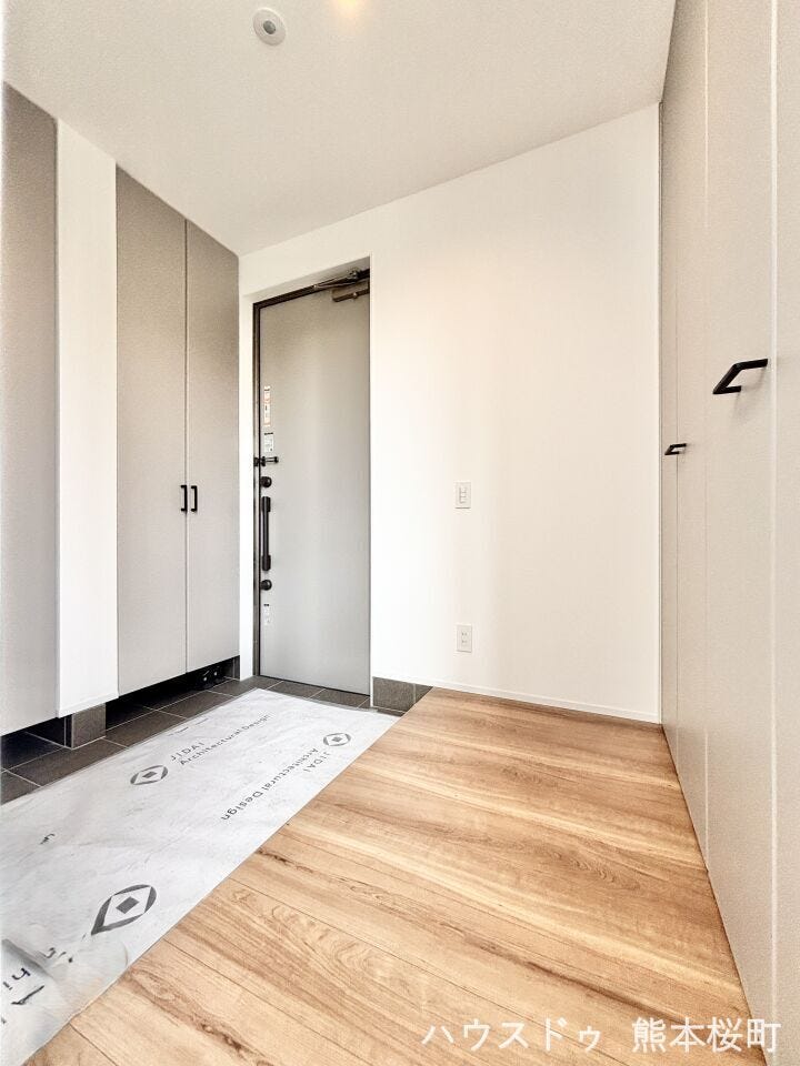 ■「ただいま」の安堵をくれる場所■訪れる人を迎え入れ、帰るたびにホッと一息つける、明るく機能的なエントランス。