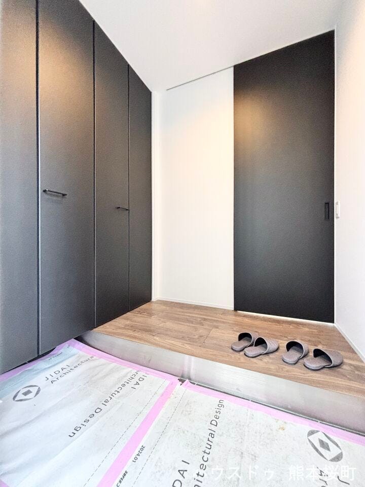 ■「しまう」が叶える美しい玄関■大容量のシューズボックスがあることでいつも整理された、気持ちの良い「家の顔」を保てます。