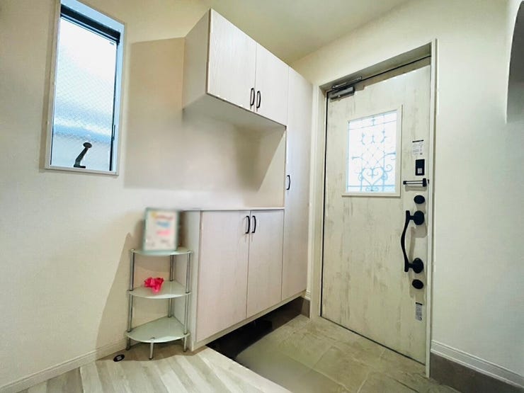 シューズボックス+シューズインクローゼット付きで生活感が出がちな玄関もスッキリ片付きます!