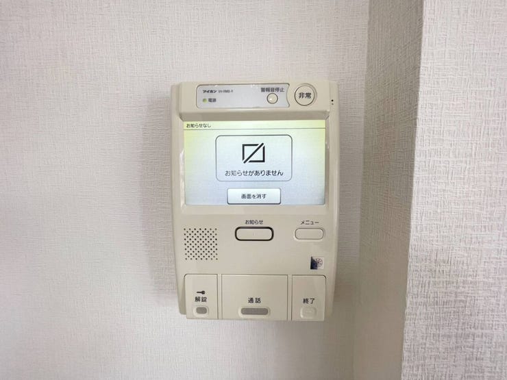 《モニター付きインターホン》
来客時も安心!防犯性と利便性に優れ、暮らしをより快適にしてくれます。