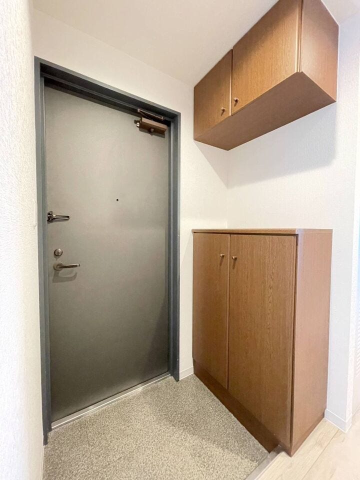 《玄関》
みなさまをお迎えする玄関。
シューズボックスがあり収納スペースをしっかりと確保。