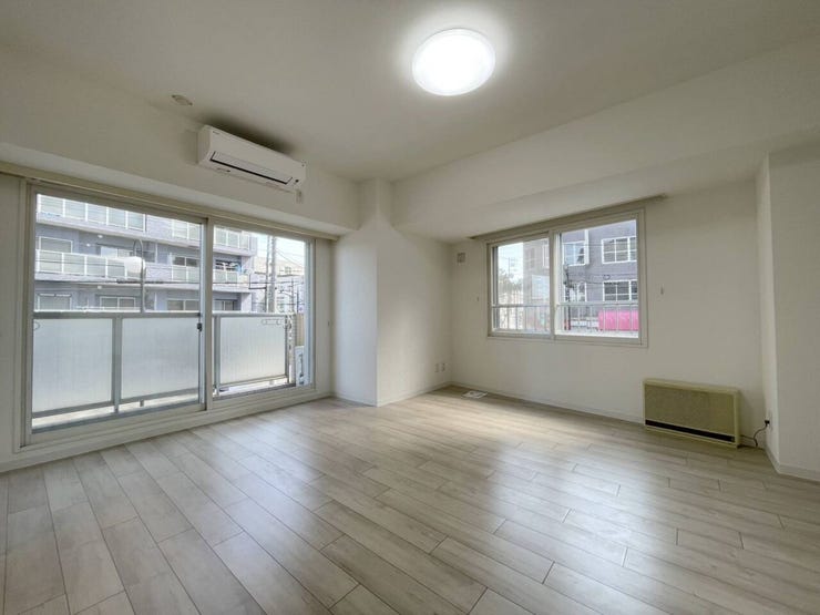 《リビング》
2面採光で日当たり良好♪明るく快適なLDKには自然と家族みんなが集まってきます。