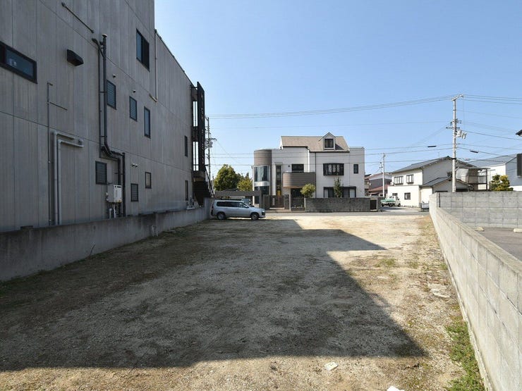 敷地内を北東側より撮影