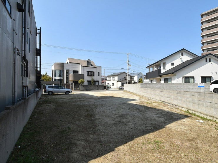 敷地内を南東側より撮影