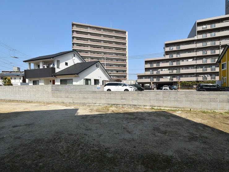 敷地内を南側より撮影