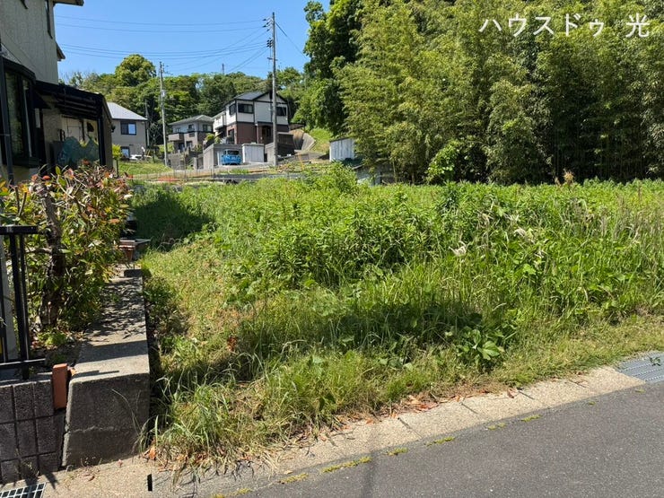 【外観】
平坦地です。約100坪の広さがあり平屋の建築などにお勧めです。