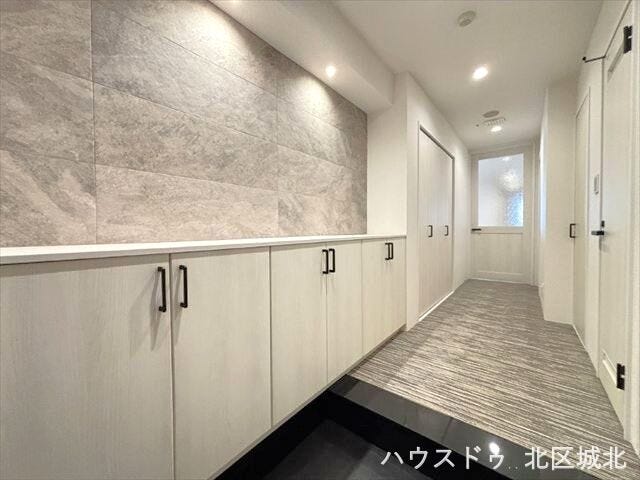 玄関がいつも片付く大容量シューズボックスです。