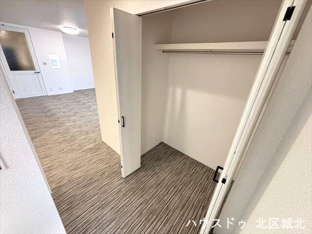 5.5帖洋室前 収納
ハンガーパイプも完備しており、洋服の収納がスッキリと整理できます。