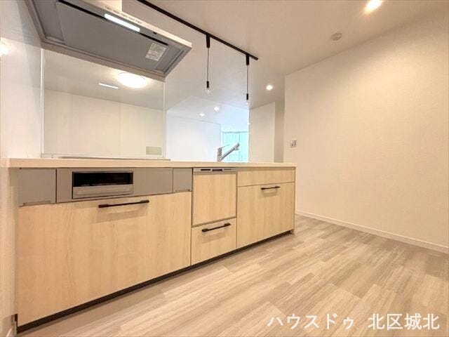 キッチンからリビングの様子が良く分かるので、お子様から目を離すことなく安心して料理することができます。