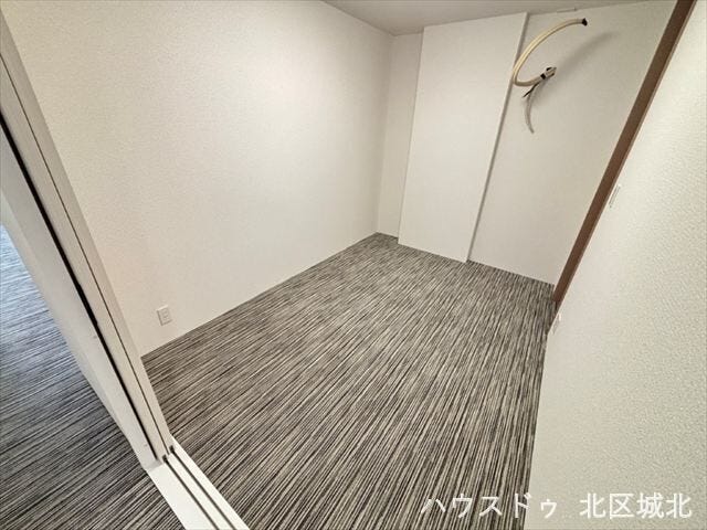 5.2帖洋室
カーペット敷きなので、物音を気にせずに過ごせそうです。