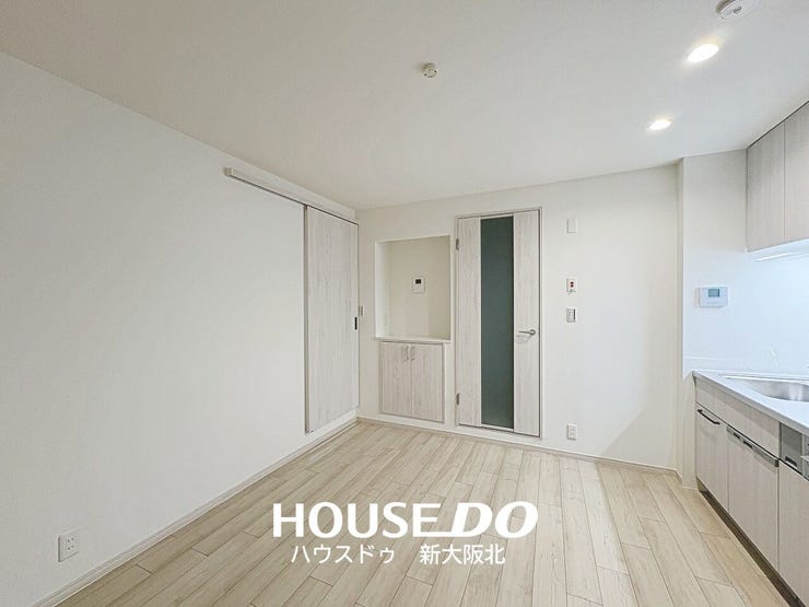 ■壁付きのキッチンは、カウンターがないので料理の配膳や後片付けをスムーズに行うことができます!
■リビングやダイニングを広々と使えるのも嬉しいポイントです!