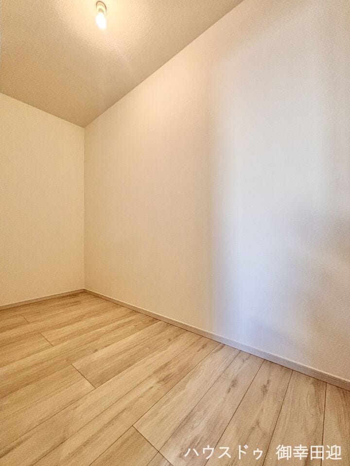 ■暮らしを整える魔法の場所■1階ウォークインクローゼット。必要なものを必要な場所に。家全体で考えられた収納計画が、ゆとりある生活を実現します。