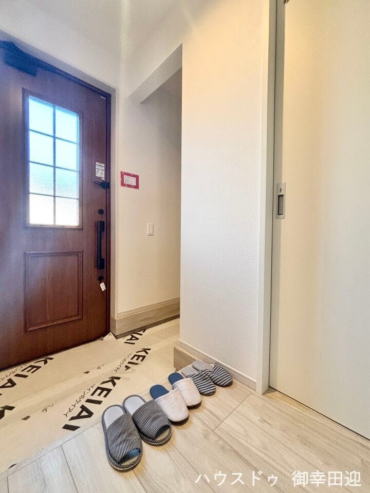 ■「ただいま」の安堵をくれる場所■訪れる人を迎え入れ、帰るたびにホッと一息つける、明るく機能的なエントランス。