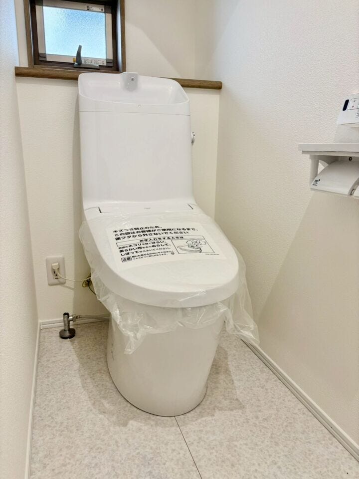 温水洗浄便座は、トイレットペーパーの使用量を減らせるため、経済面でも環境面でもメリットがあります♪