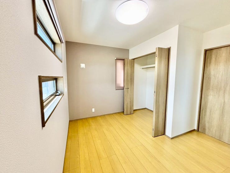 家庭内であふれがちな季節物やストック品をまとめて収納するスペースにもできます!