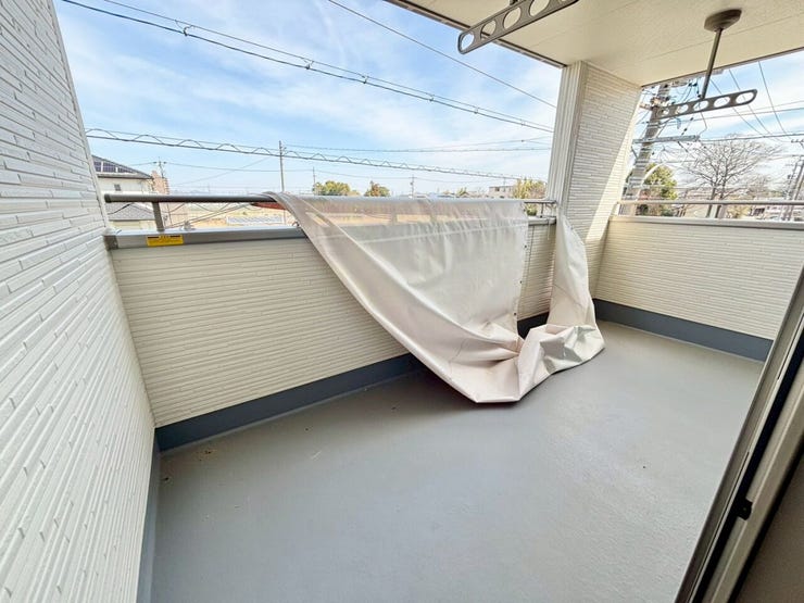 インナーバルコニーは雨や風、直射日光を防ぐ構造になっているため、洗濯物を干す場合でも安心して使用できます♪