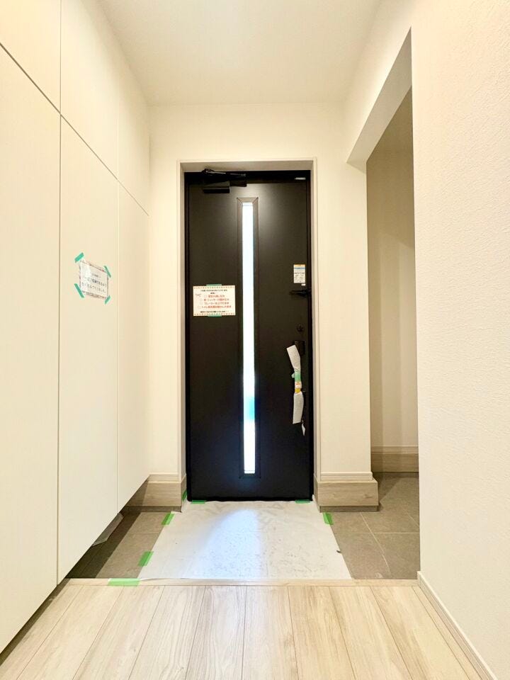 玄関すぐにシューズクローゼットがある為、外出時や帰宅時の動線がスムーズに!アウトドア用品も収納できます。