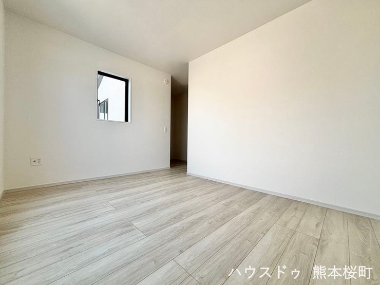 ■2階8帖洋室■心からリラックスできる静けさ、上質な眠りで、毎日をリセットします。明日への活力を養う空間です。