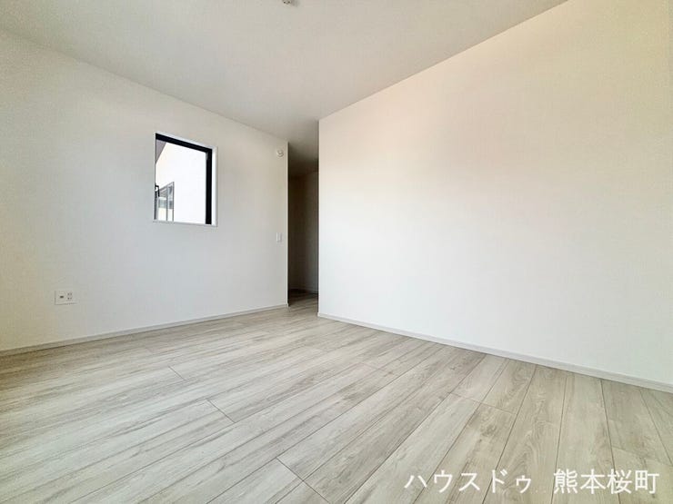 ■2階8帖洋室■心からリラックスできる静けさ、上質な眠りで、毎日をリセットします。明日への活力を養う空間です。