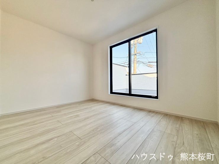 ■2階8帖洋室■心からリラックスできる静けさ、上質な眠りで、毎日をリセットします。明日への活力を養う空間です。