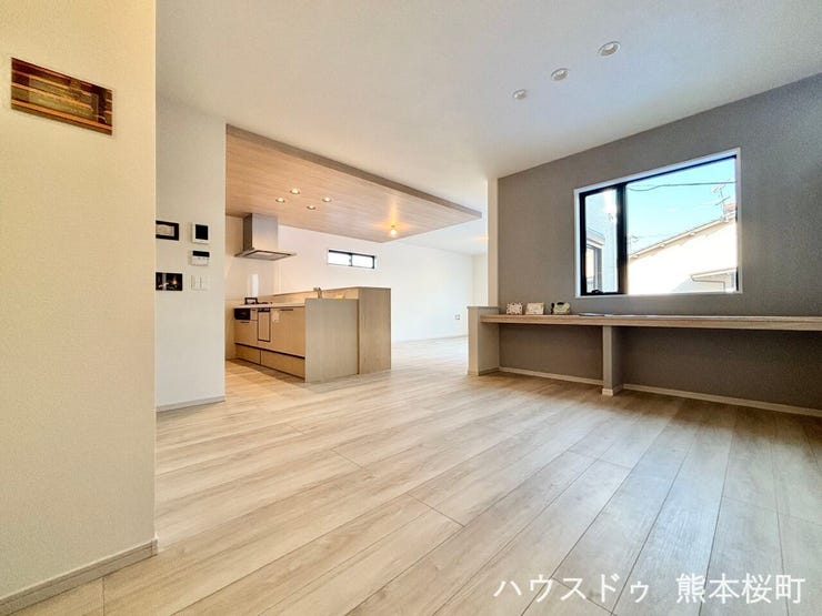 ■安らぎと笑顔の中心地■陽光が優しく降り注ぎ、会話が自然と弾む。ここでは、毎日が特別な時間へと変わります。