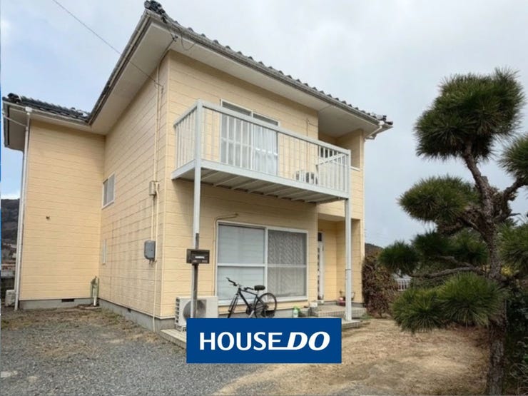 【外観】
並列で2台以上の駐車が可能な、広々としたカースペースです。