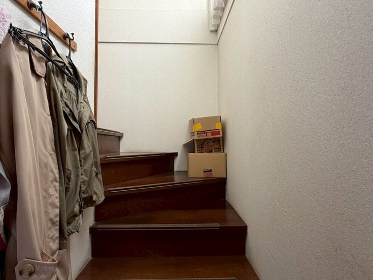 木目の温かみが感じられる、ナチュラルなデザイン。