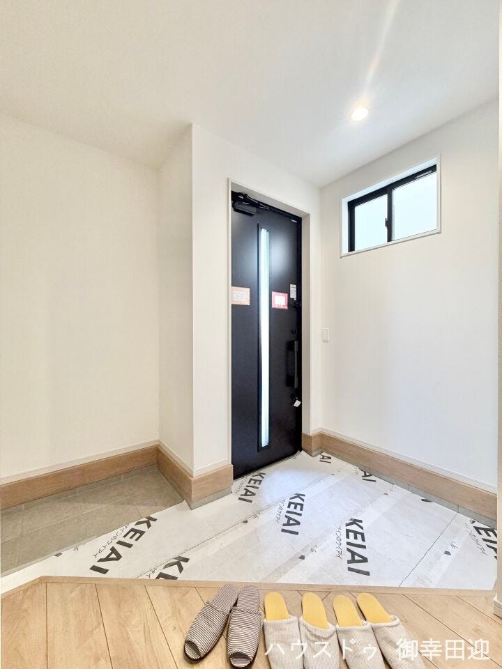 ■「ただいま」の安堵をくれる場所■訪れる人を迎え入れ、帰るたびにホッと一息つける、明るく機能的なエントランス。