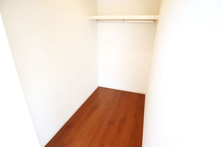 ウォークインクローゼット 同仕様
季節物の収納に便利なウォークインクローゼット!