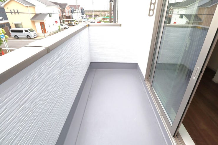 バルコニー 同仕様
南向きバルコニー!
日当たり良好です!