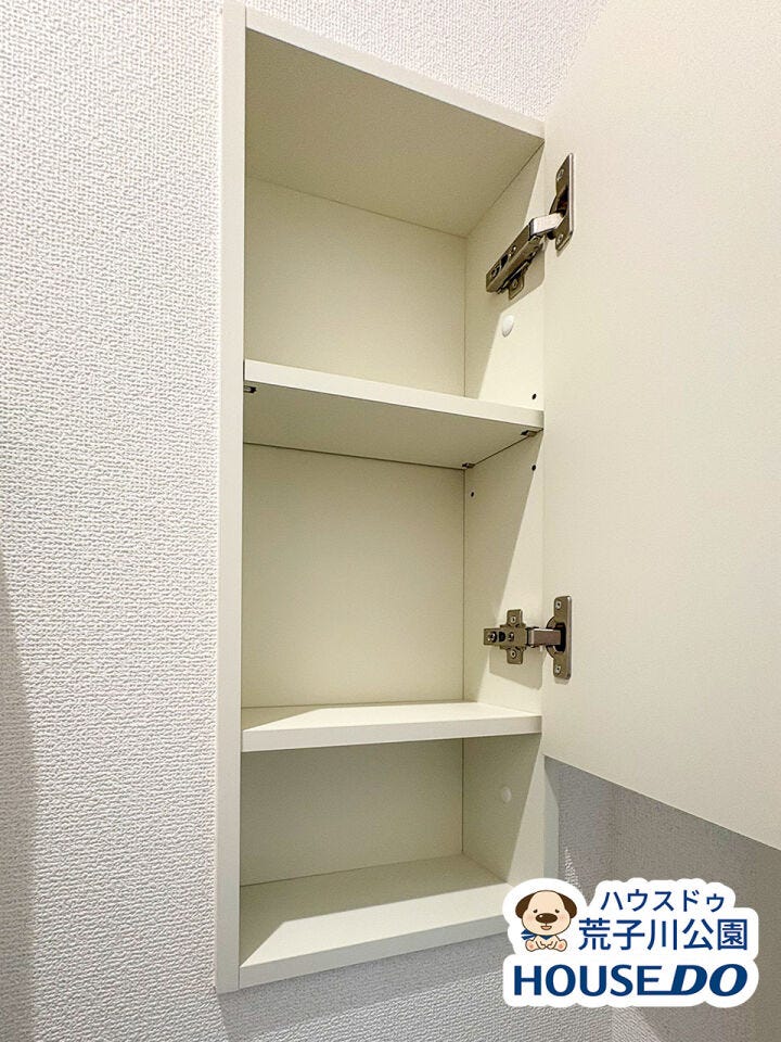 トイレにもしっかりと収納があります。