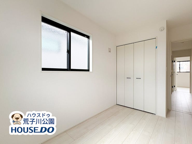 南西側5.06帖の洋室