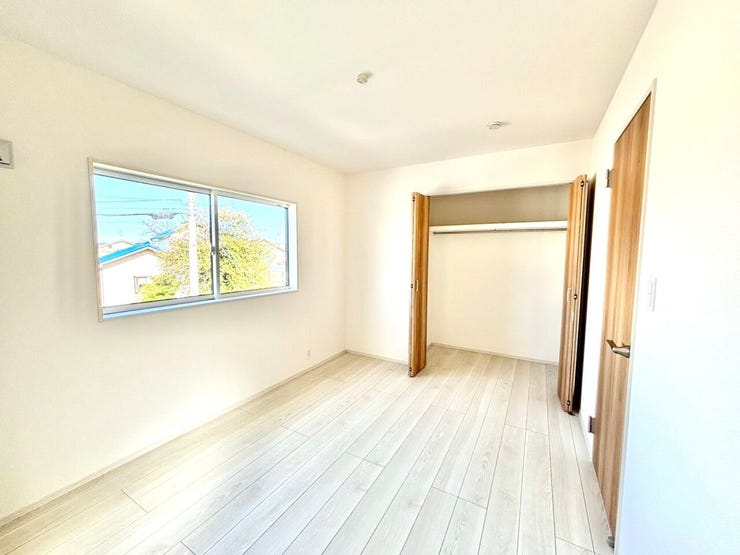 広々としたお部屋は家具の配置やインテリアデザインがしやすく、自分好みの居心地の良い空間を作れます♪