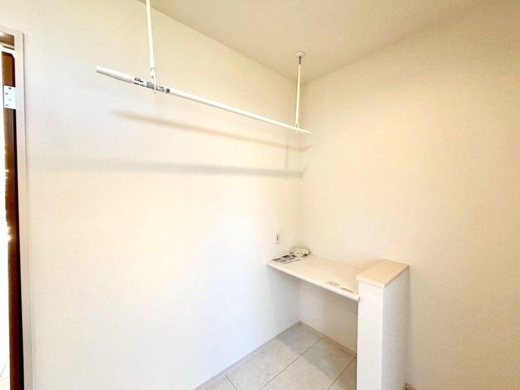 室内物干し機は、天候に左右されずに室内で干すことができ、さらに日光による色あせやダメージを防ぐことが出来ます!