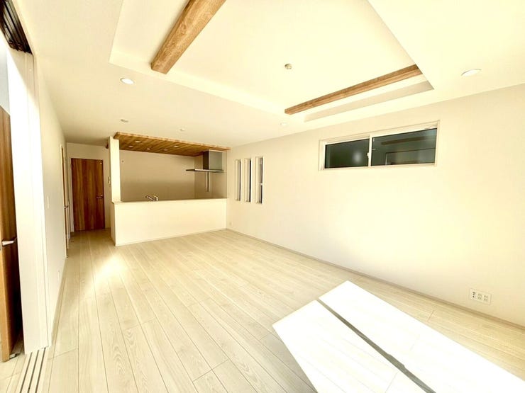 リビングに折り上げ天井を設置することで、奥行きのある空間を実現できます!