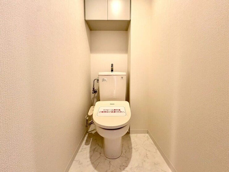【Toilet】清潔感があり、落ち着いたデザインのトイレ。家族みんなが快適に使えます。