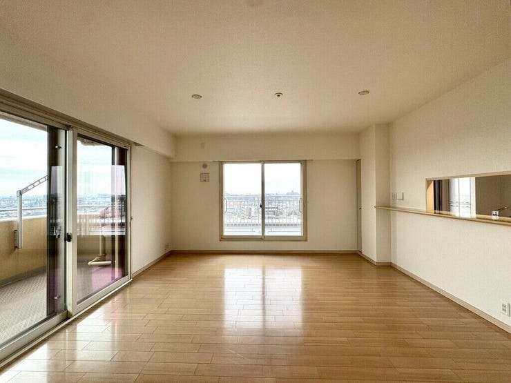 【Living】家族が集まりやすい場所で、くつろぎと会話が自然に生まれます。