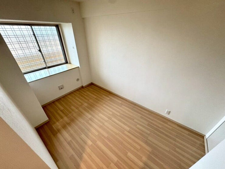 【Bedroom】ナチュラルな内装で、リラックスできる空間。寝室や書斎にも最適です。