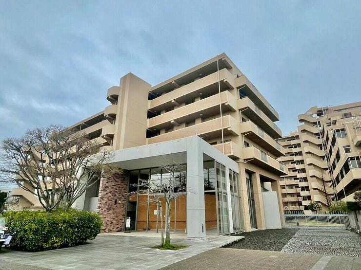 【Exterior】 洗練されたデザインの外観は、どこから見ても美しい佇まいです。