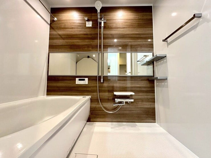 【Bathroom】お子様とのバスタイムにも十分な広さがあり、掃除も簡単にできます。