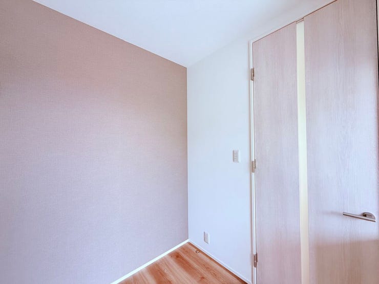 ◇玄関先のホール☆アクセントクロスがお洒落です☆