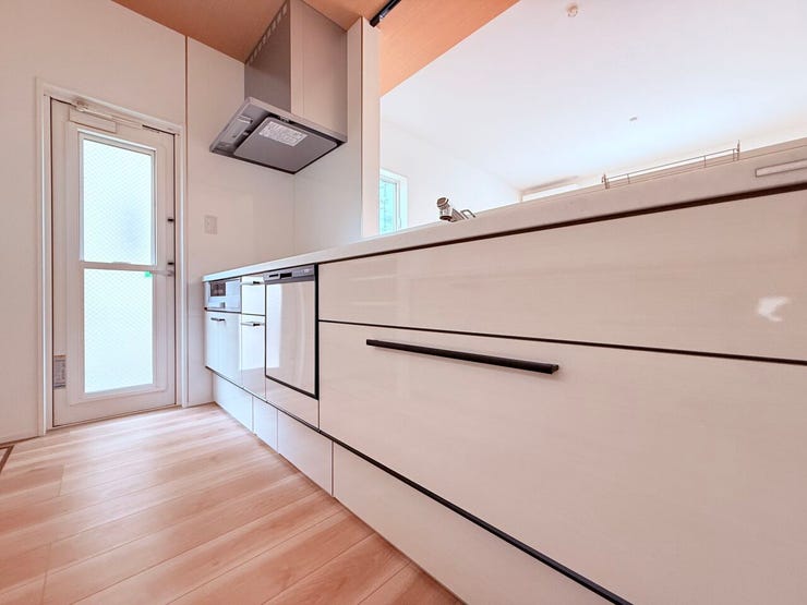 ◇対面式キッチンで家事をしながらリビングの様子を見守れます☆