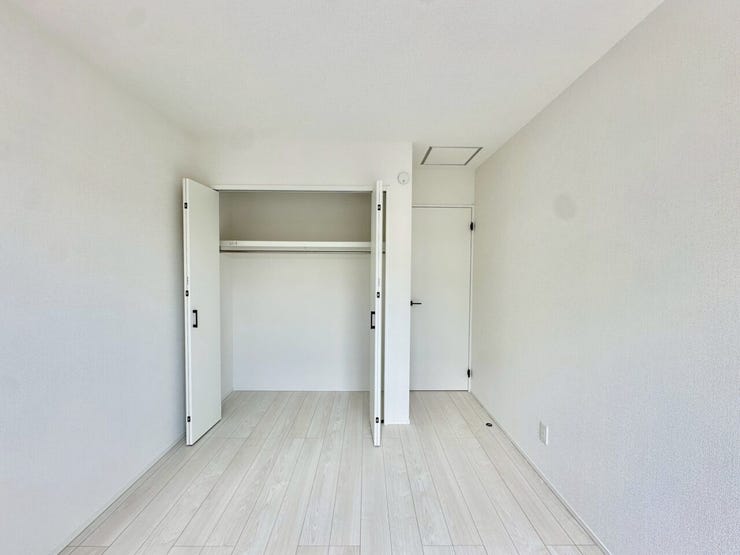 〈5.25帖〉
主寝室や子ども部屋、書斎としても活躍する使い勝手の良い洋室です。