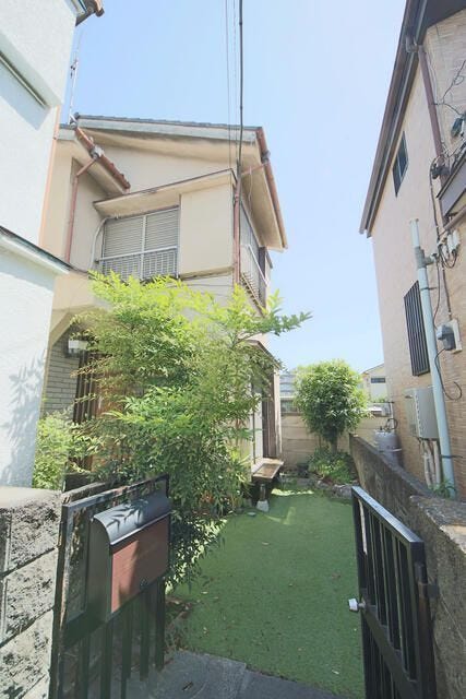 コンパクトながら庭スペースあり!ガーデニングや家庭菜園も楽しめるゆとりの空間です。