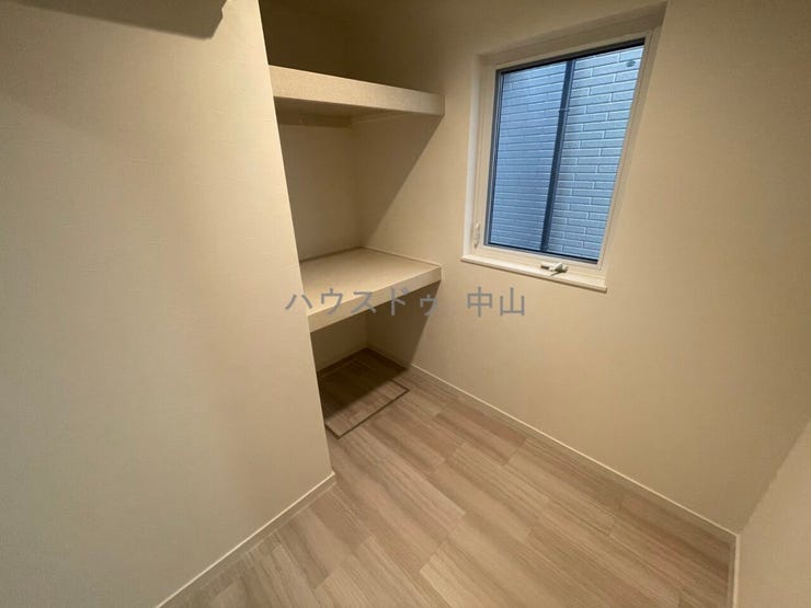 \あると嬉しい便利な納戸/
季節物や大型家電、アウトドア用品までしっかり収納。住空間をすっきり保てる、暮らしにゆとりをもたらす収納スペースです。