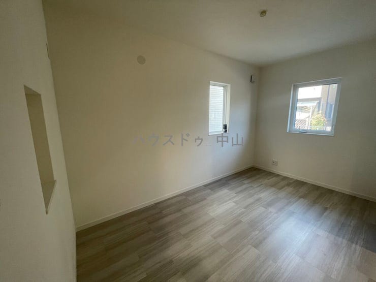 \多用途に使える洋室/
子ども部屋や書斎、趣味の空間としても活躍。採光にも配慮された明るい室内で、ライフスタイルに合わせて柔軟に使えます。