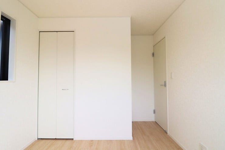 【private room】
5帖洋室です。
こちらも2面採光です。